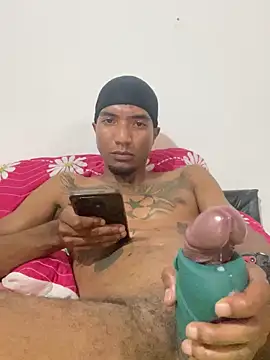 stronganddelicious - Stronganddelicious's free webcam - UK Sex Cams