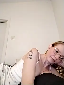 jannis1992 live cam screenshot female from Sweden on SexOnline.top – Live Cams, Videos, GIFs & Chat