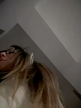  HotXMom chat room