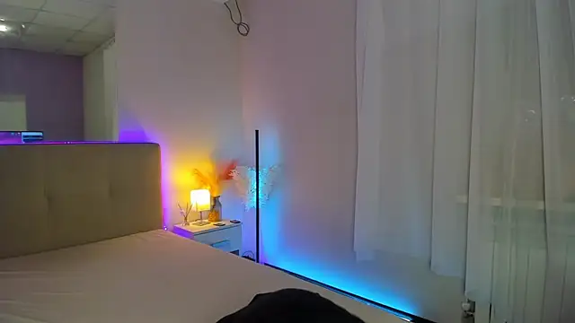 Laura_Leee
