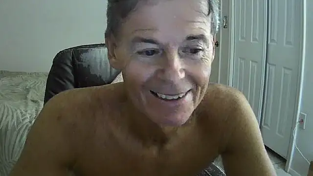 nakeedcowboi65