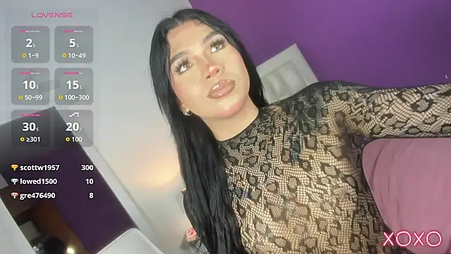 Camila-Hott1