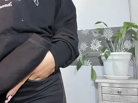 vikyrossee - VikyRossee's free webcam - UK Sex Cams