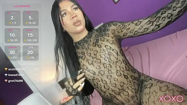 Camila-Hott1