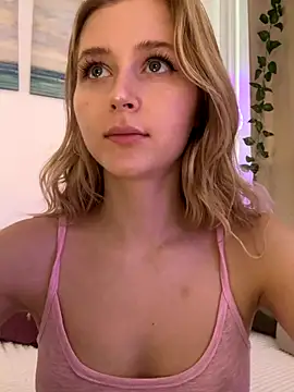 LunaRase from StripChat is Freechat