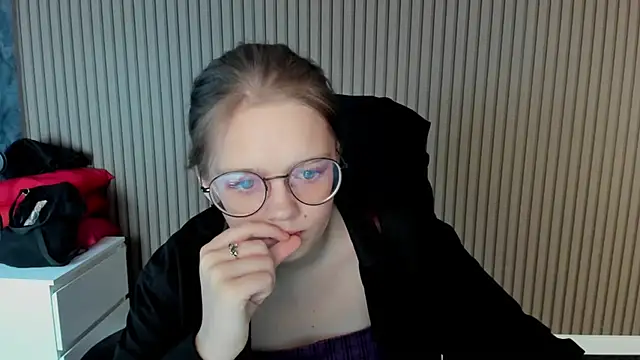 shy_elina01