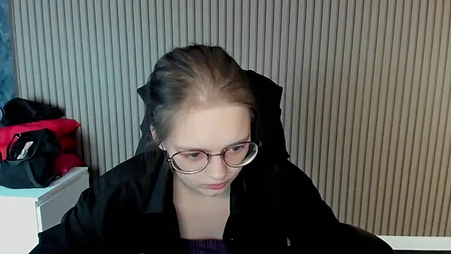 shy_elina01