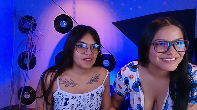 Lilith_and_Khloe