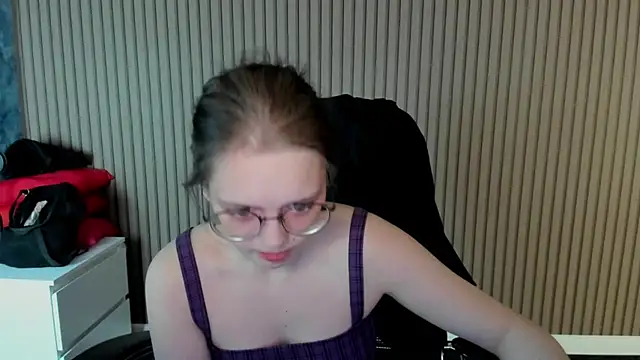 shy_elina01