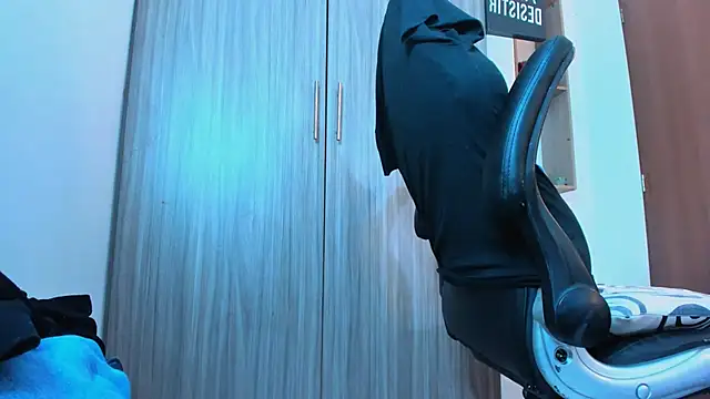 naugthy_dominant
