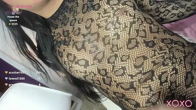 Camila-Hott1