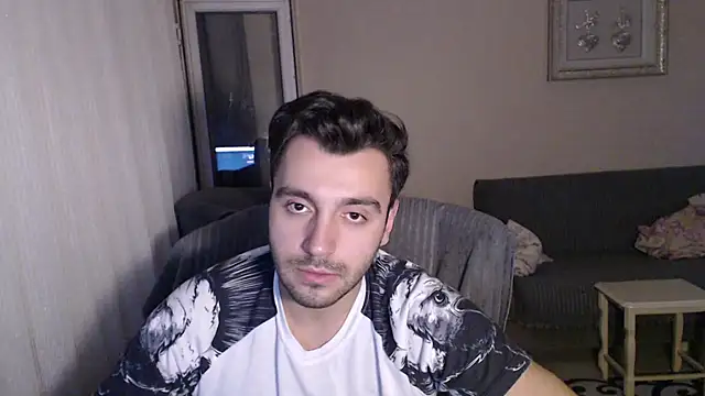 handsomeee04
