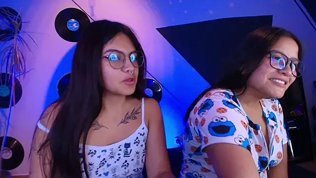 Lilith_and_Khloe
