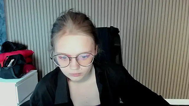 shy_elina01 - Shy_elina01's free webcam