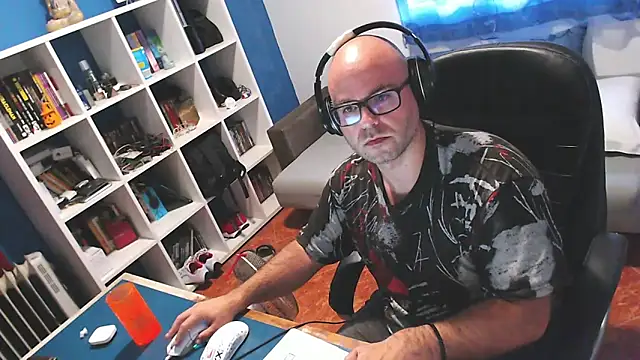 ravingr4d4 (Ask my age) - I want to CUM