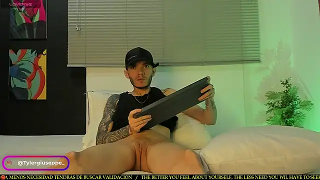 tylergiuseppe_ - Tylergiuseppe_'s free webcam - UK Sex Cams