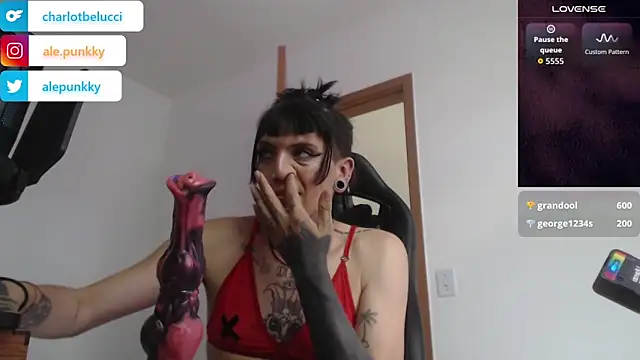  charlotbelucci_ chat room