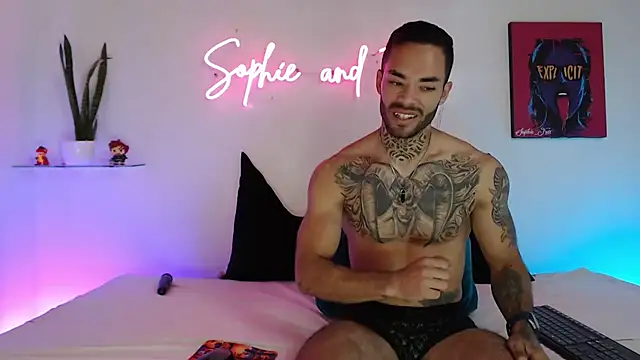  SophieFoxx17 chat room