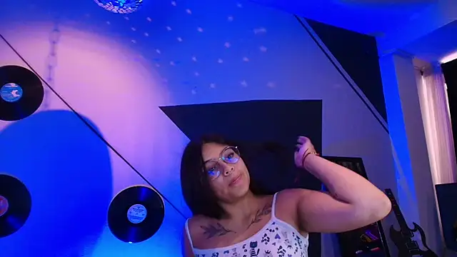 lilith_and_khloe - Lilith_and_Khloe's free webcam - UK Sex Cams