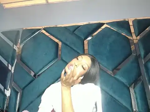 Lea_Sweetly