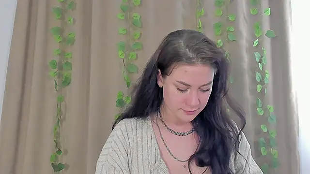 MiaKhallirae
