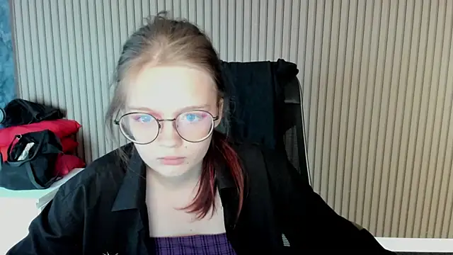 shy_elina01