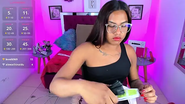 Khloee_f_w live cam screenshot tranny from Colombia on SexOnline.top – Live Cams, Videos, GIFs & Chat