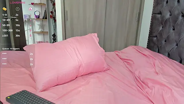 Missbeloved Live Webcam on Stripchat