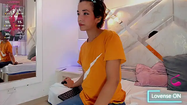 Annie_Maxx