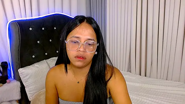 Lorainnelustts live cam