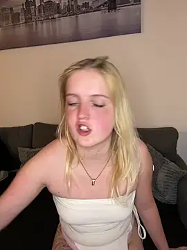  DieBlondeHannah chat room