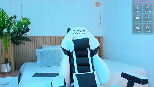zoey_ackerman_