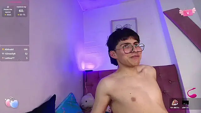 peppertwink (M twink) - Lower the suit and oil on my ass