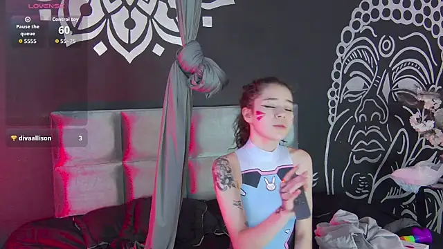 ravennmoonn - RavennMoonn's free webcam