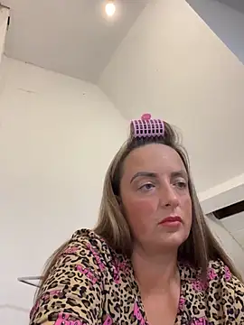 QueenStacyxox live cam screenshot female from United Kingdom on CamSexing – Live Sex Chat & Webcam Shows