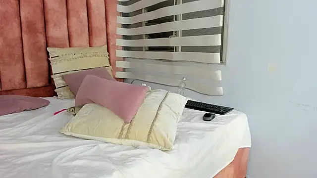 lou_rosse_ - Lou_rosse_'s free webcam - UK Sex Cams