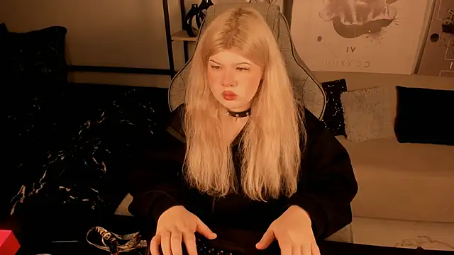  LilithNelson chat room