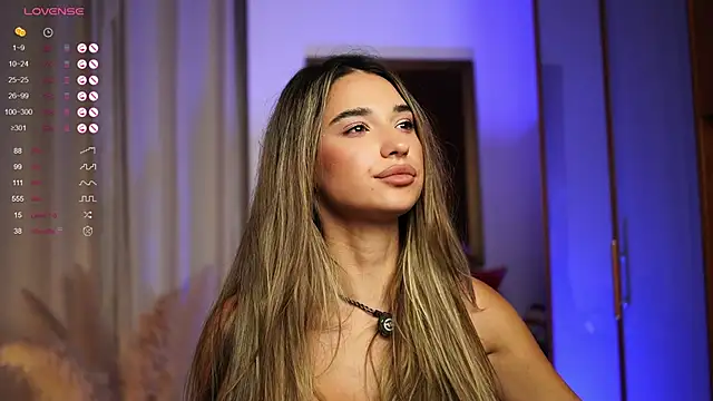 ItalianGirl from StripChat is Freechat