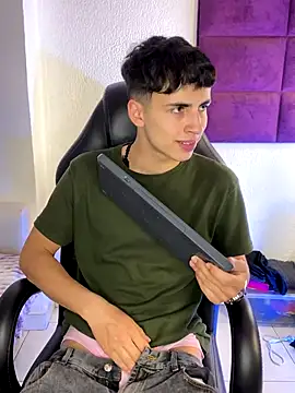  AdrianRinaldi chat room