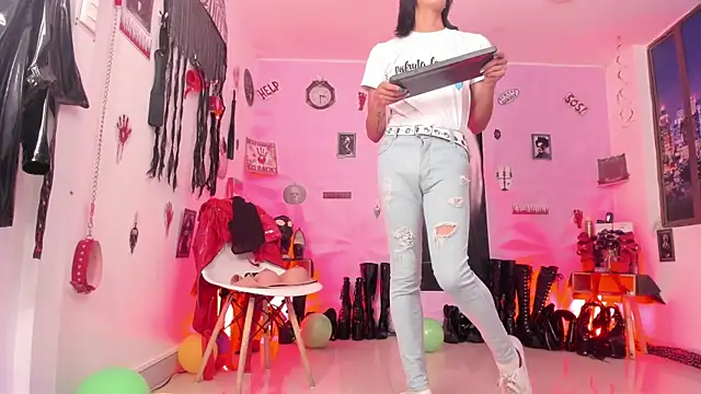 NicolleDiamonds_cg chat room