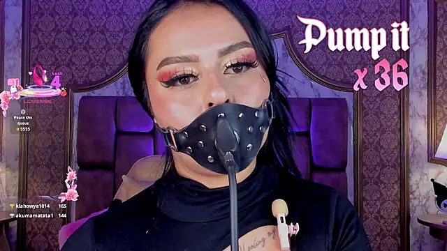  SoffiQueen chat room