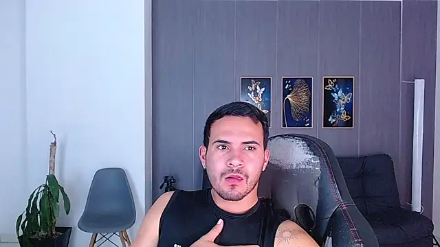 arontrey21 - Arontrey21's free webcam - UK Sex Cams