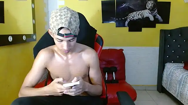 jose_sexycumm - Jose_sexycumm's free webcam - UK Sex Cams