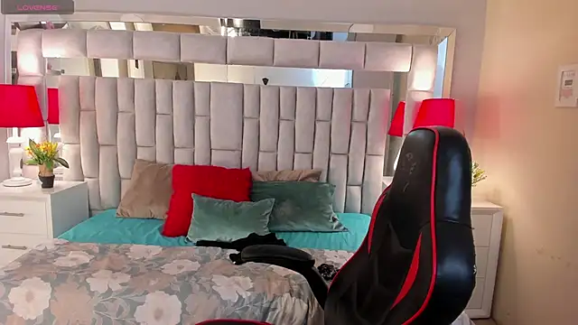 mariiahneedles