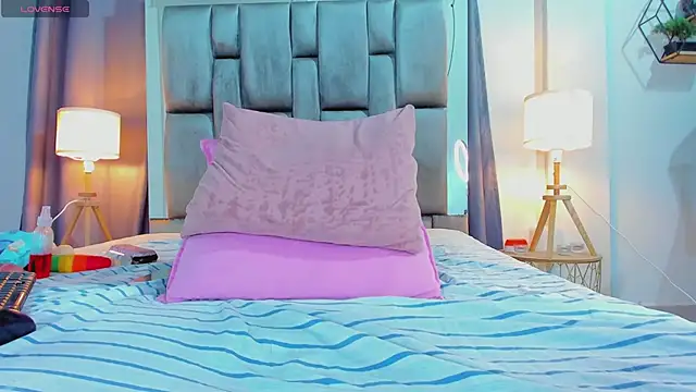 Violet_horny05
