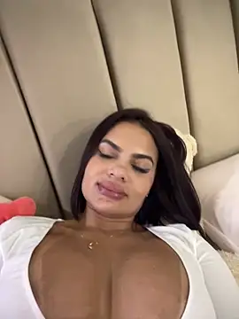 IrinaVelvet live cam screenshot females on CamSexing – Live Sex Chat & Webcam Shows