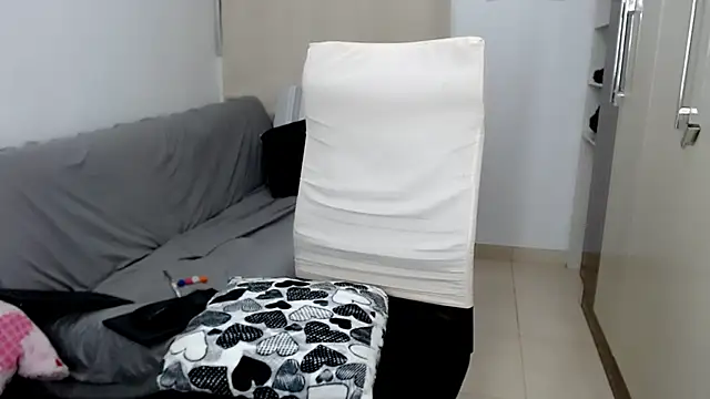 Laura-pervert