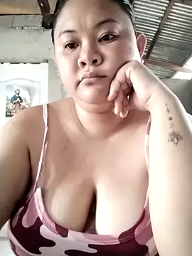 curvee_Kyra