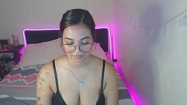 khloe_kiss06