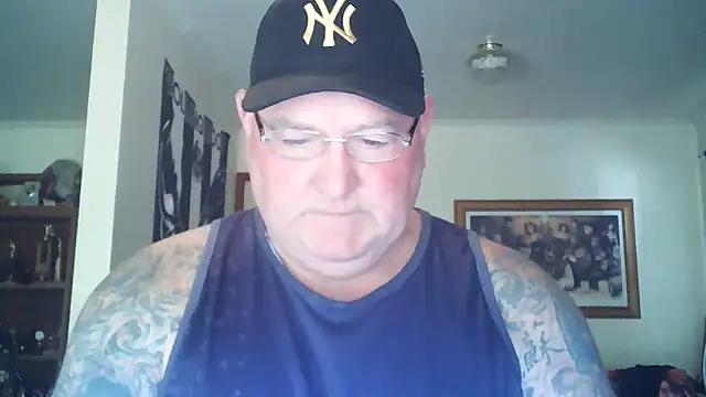 kinkyblueyes69 (M mature) - NAKED CLOTHES OFF